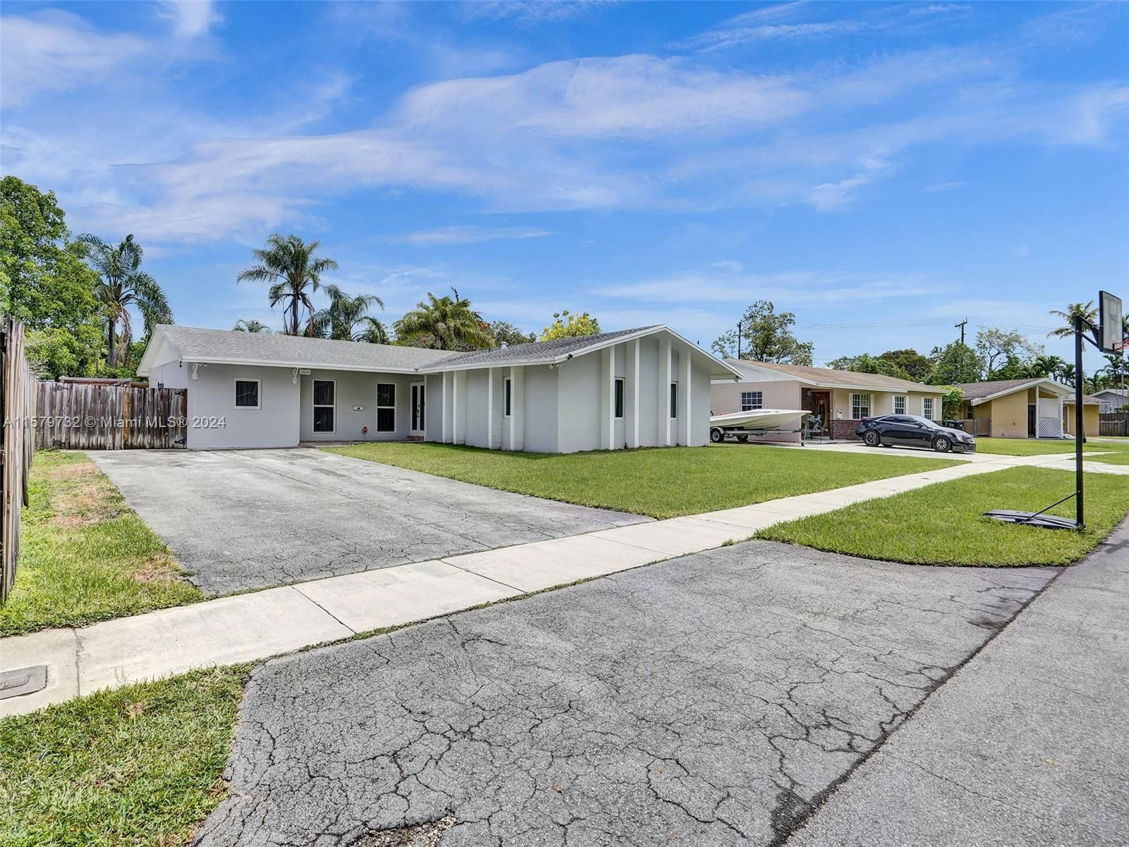 Real estate property located at 18615 90th Ave, Miami-Dade County, BEL AIRE, Cutler Bay, FL