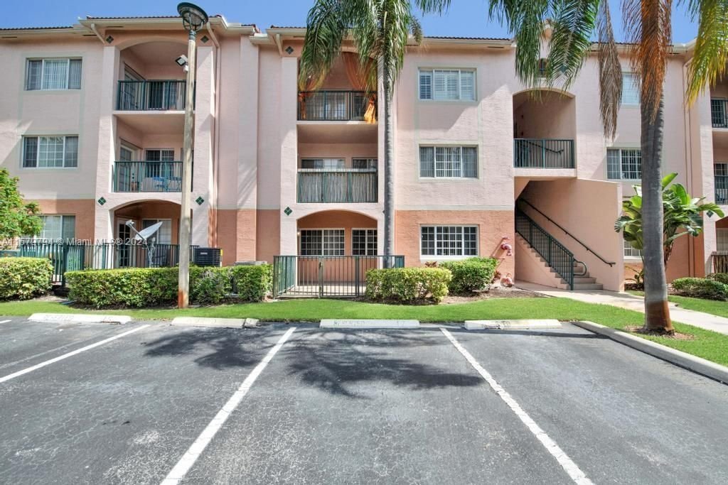 Real estate property located at 2015 10th Ave #125, Broward County, VILLAGE EAST CONDO, Fort Lauderdale, FL