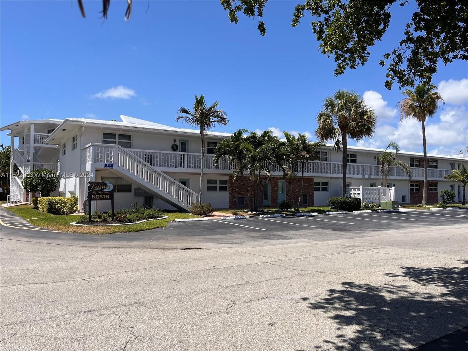 Real estate property located at 238 Hibiscus Ave #321, Broward County, LEISURE BY THE SEA CONDO, Lauderdale By The Sea, FL