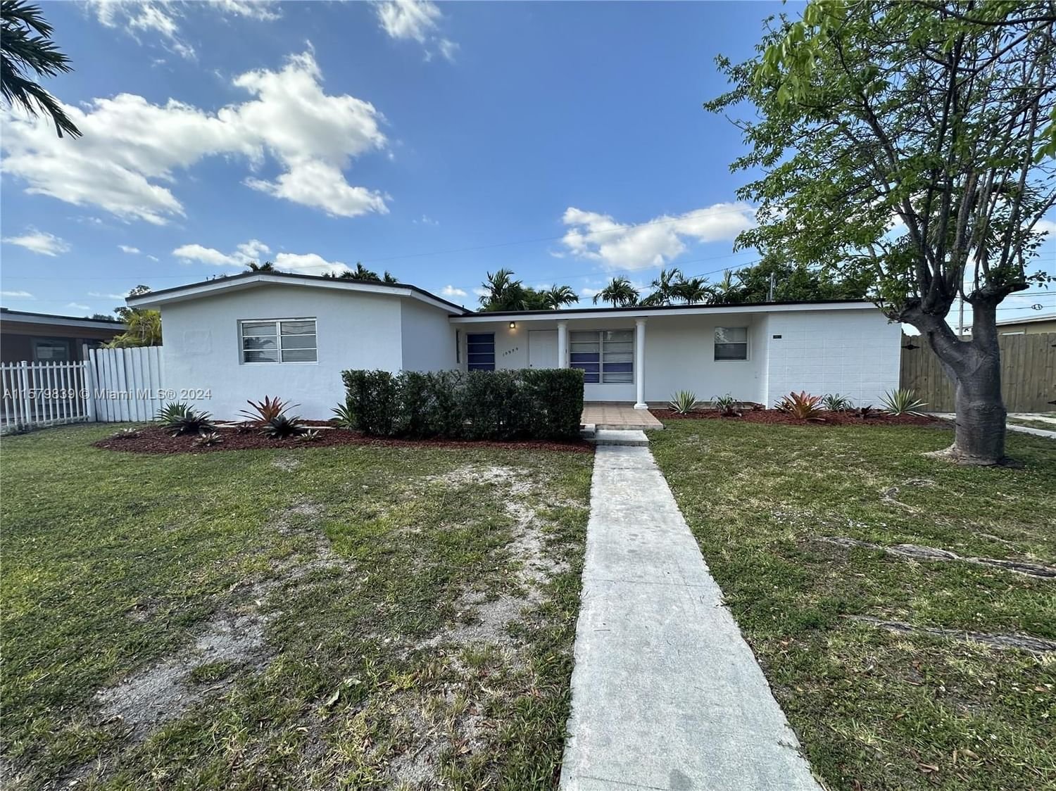 Real estate property located at 10950 Westwood Lake Dr, Miami-Dade County, WESTWOOD LAKE 10TH ADDN, Miami, FL