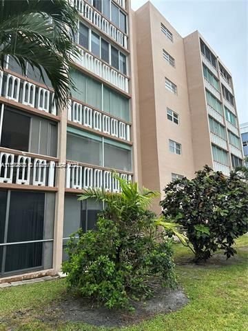 Real estate property located at 301 14th Ave #204, Broward County, MEADOWBROOK TOWERS CONDO, Hallandale Beach, FL