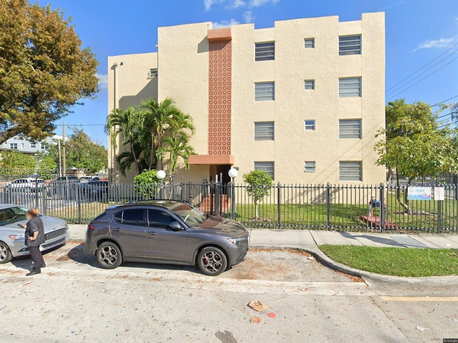 Real estate property located at 677 9th Ave #304, Miami-Dade County, VISTA ALEGRE CONDO, Miami, FL