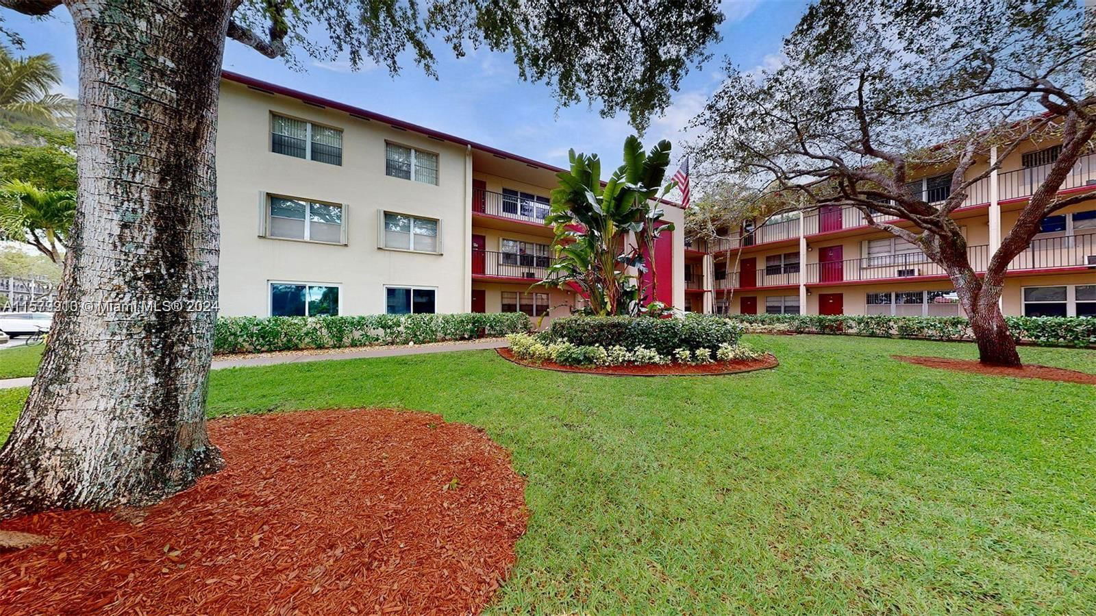 Real estate property located at 200 132nd Way #201L, Broward, NEW HAMPTON AT CENTURY VI, Pembroke Pines, FL