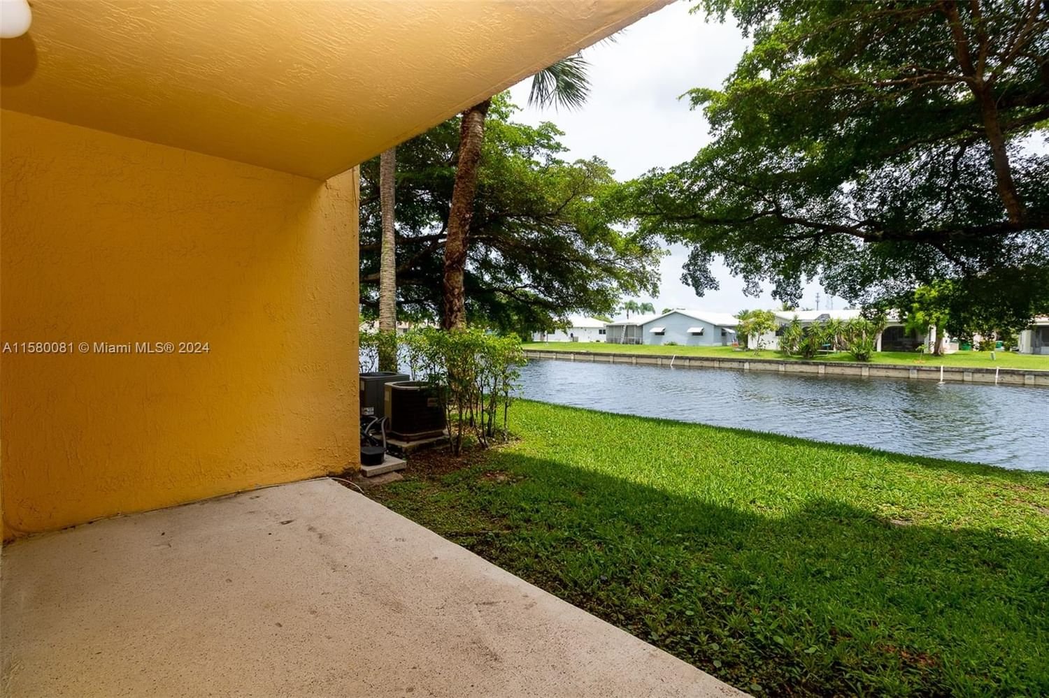 Real estate property located at 7630 Westwood Dr #303, Broward County, SOUTH PALM PLACE CONDO, Tamarac, FL