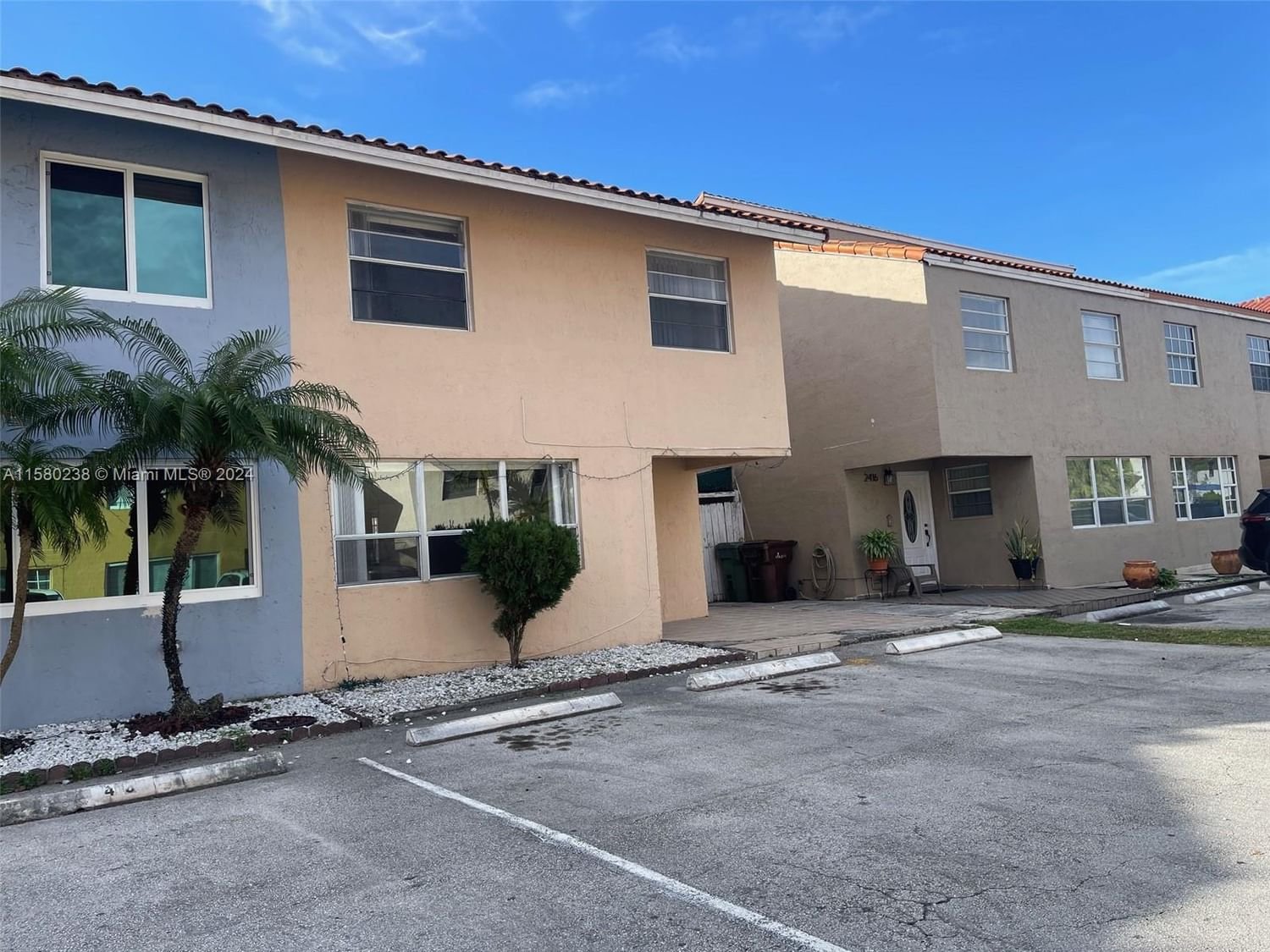 Real estate property located at 2412 54th Pl #06, Miami-Dade County, WEST VIEW VILLAS CONDO, Hialeah, FL