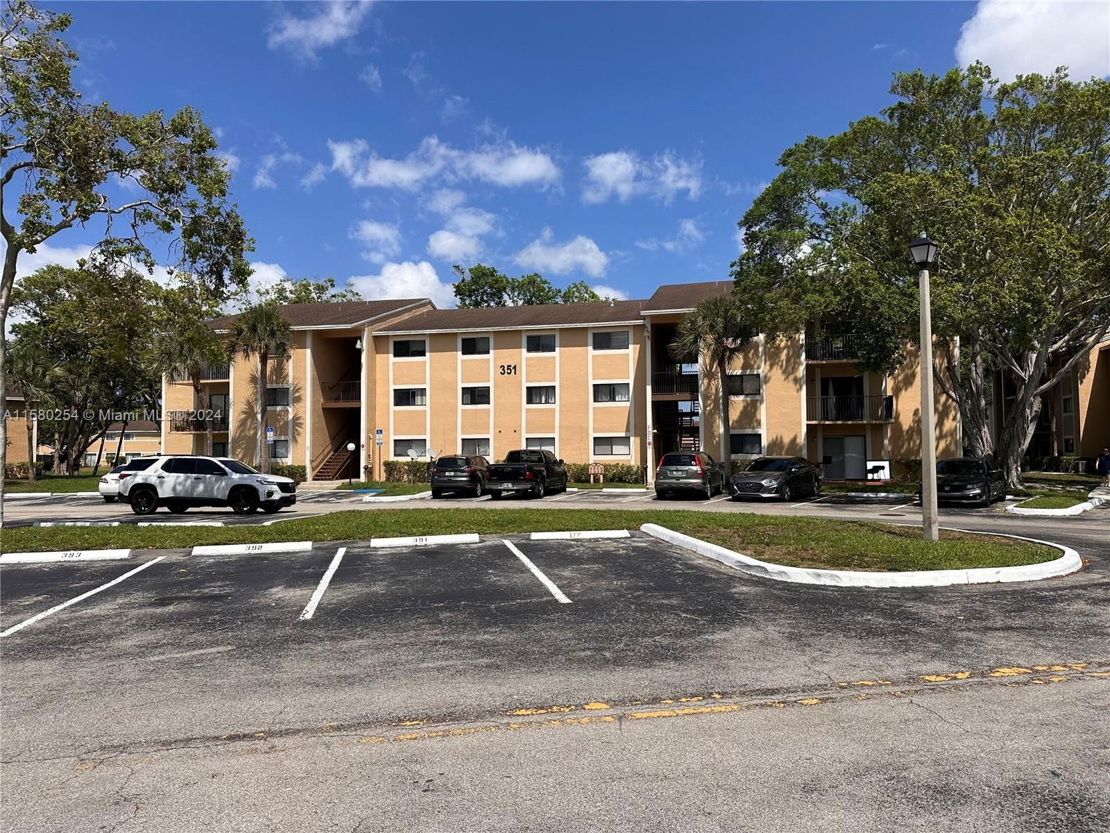 Real estate property located at 351 Palm Way #305, Broward, PALMS OF PEMBROKE CONDO, Pembroke Pines, FL