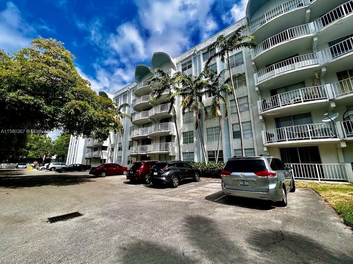 Real estate property located at 484 165th St Rd A610, Miami-Dade County, Montecarlo Condo, Miami, FL