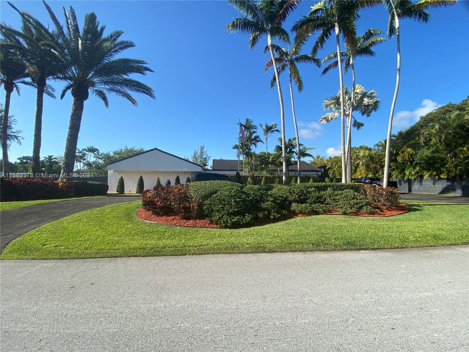 Real estate property located at 8050 170th St, Miami-Dade County, BRIARWOOD ESTATES, Palmetto Bay, FL