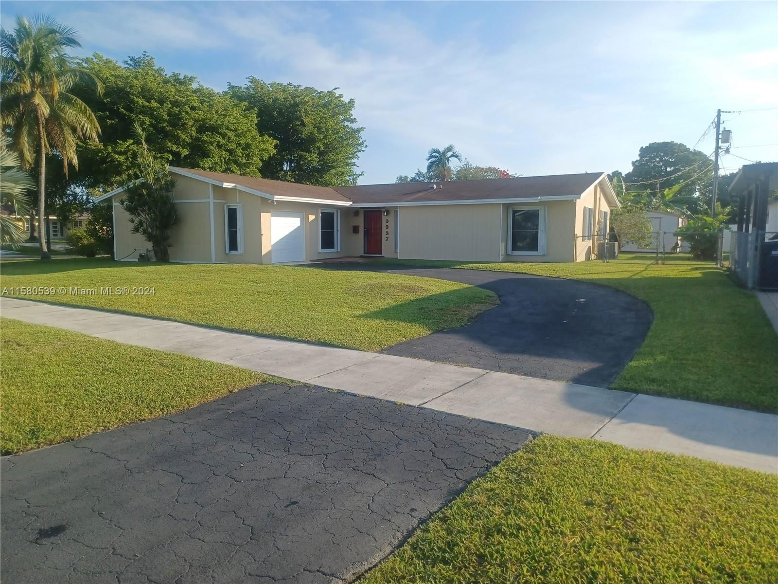 Real estate property located at 9937 194th St, Miami-Dade County, BEL AIRE SEC 3, Cutler Bay, FL