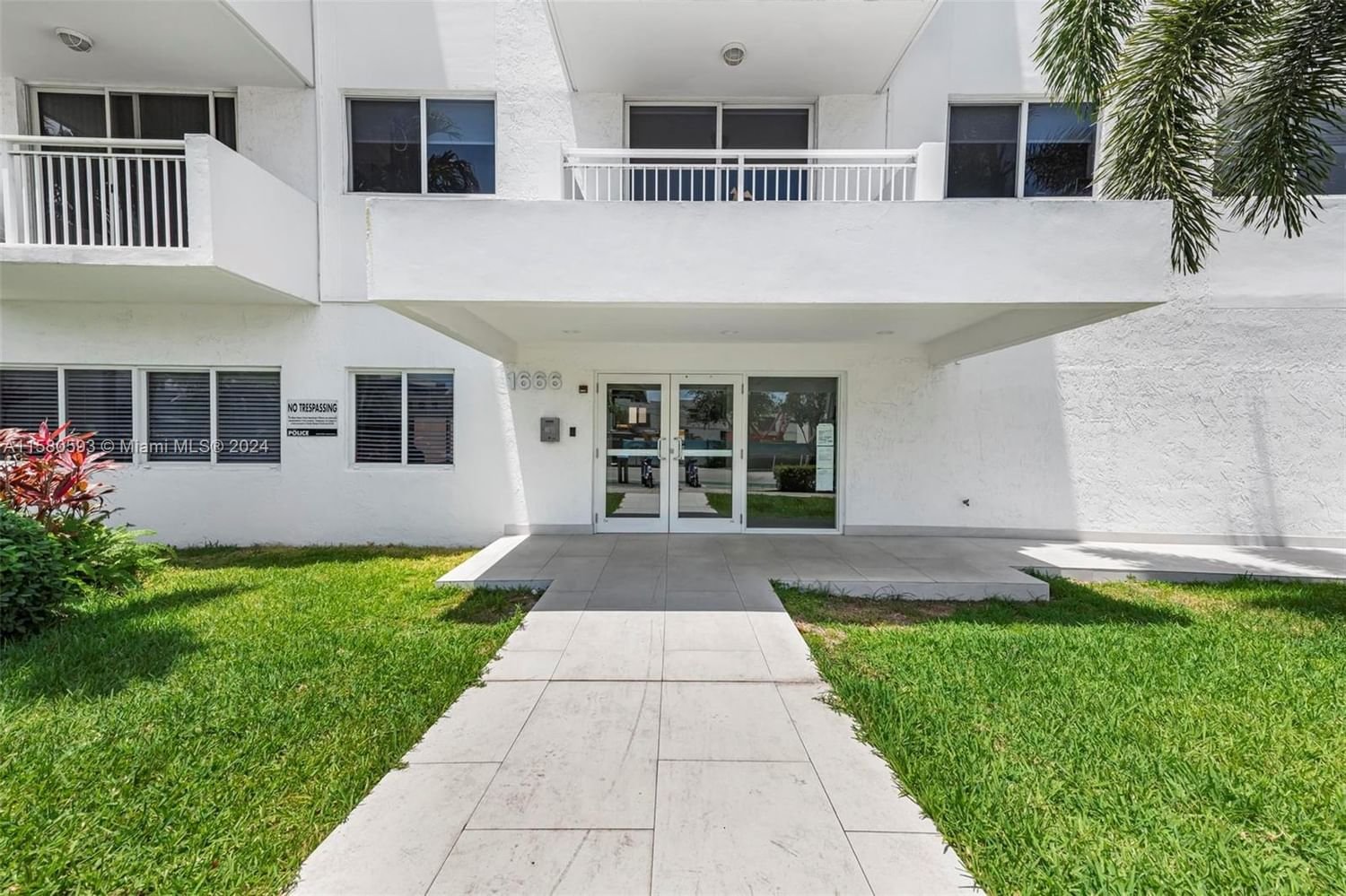 Real estate property located at 1666 West Avenue #305, Miami-Dade County, West Bay Gardens Condo, Miami Beach, FL