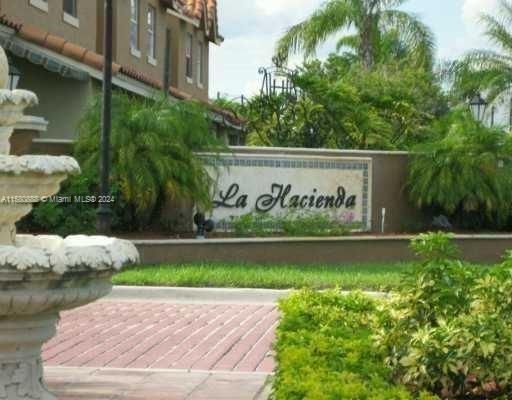 Real estate property located at 18350 68th Ave I., Miami-Dade County, LA HACIENDA COUNTRY CLUB, Hialeah, FL