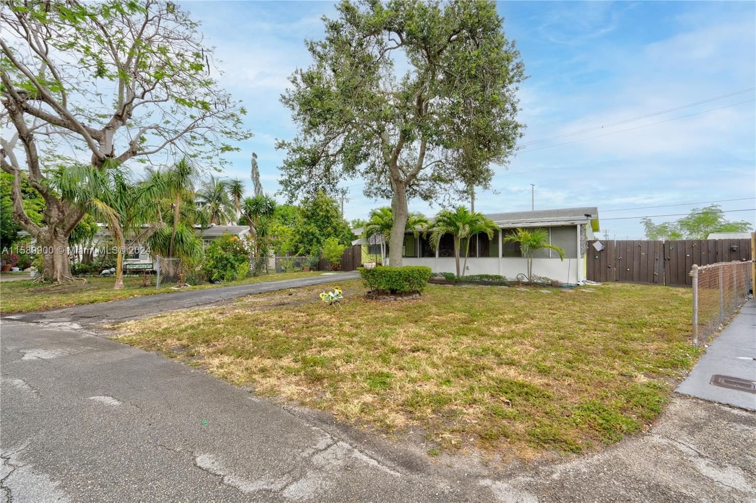 Real estate property located at 613 61st Ave, Broward County, BREEZE HAVEN, Hollywood, FL