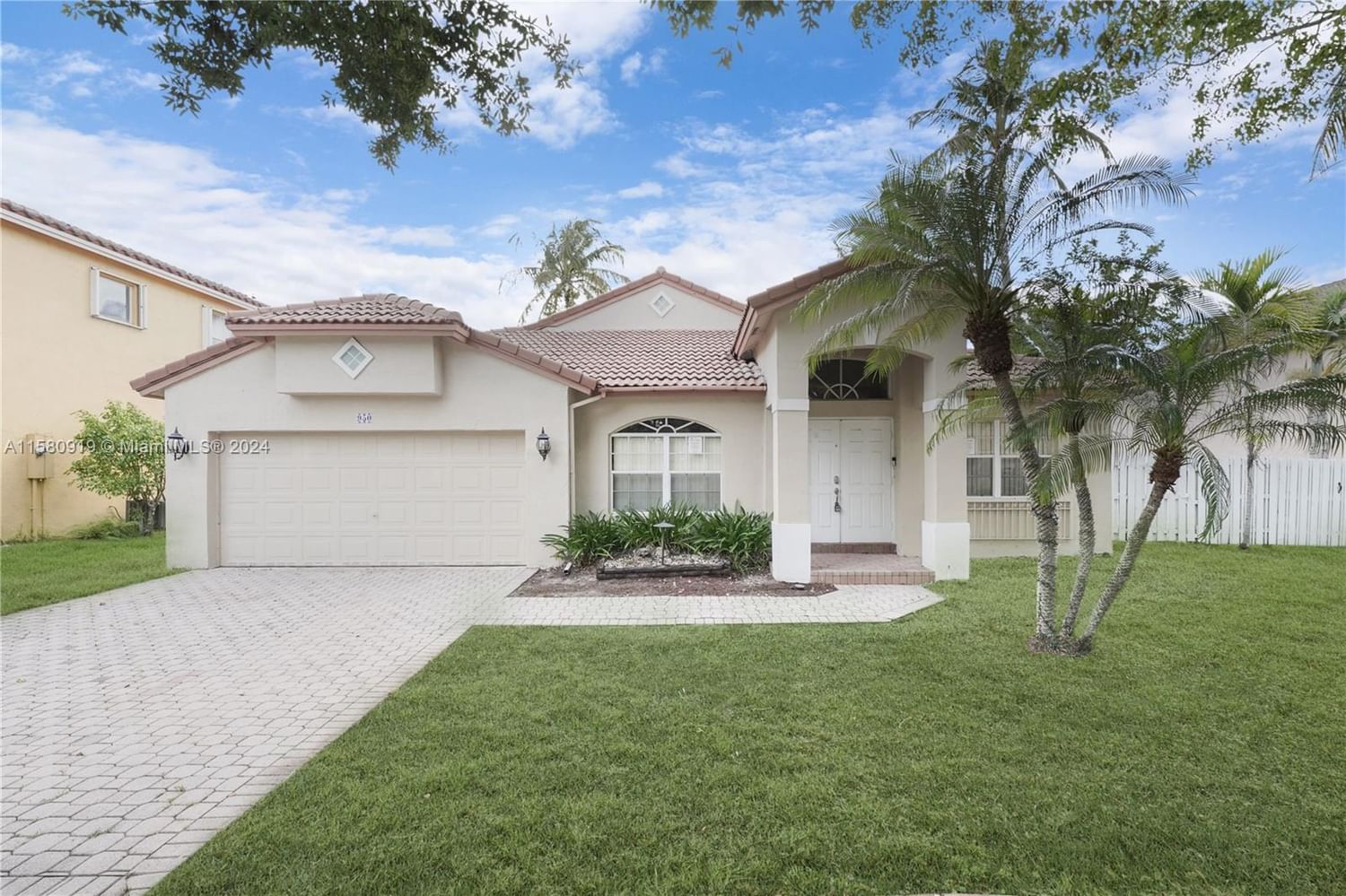 Real estate property located at 950 185th Ave, Broward County, CHAPEL LAKE ESTATES, Pembroke Pines, FL