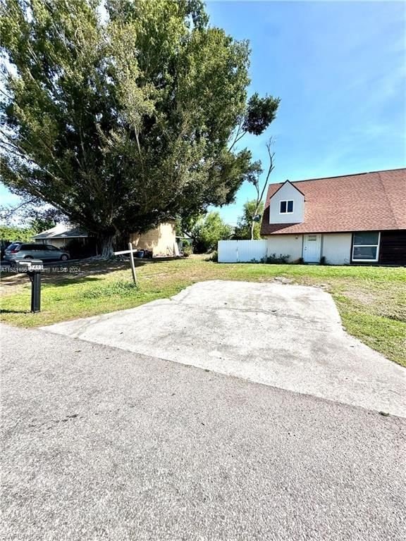 Real estate property located at 17493 ellie dr, Lee County, SAN CARLOS PARK, Fort Myers, FL