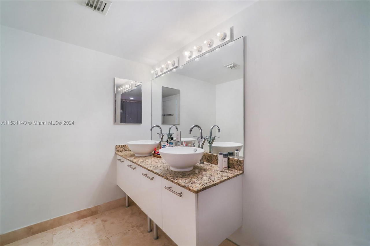 Real estate property located at 41 5th St #304, Miami-dade, Brickell On The River S T, Miami, FL