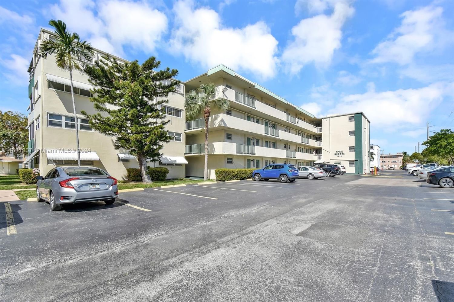 Real estate property located at 1333 Hallandale Beach Blvd #405, Broward County, APRIL BREEZE CONDO, Hallandale Beach, FL