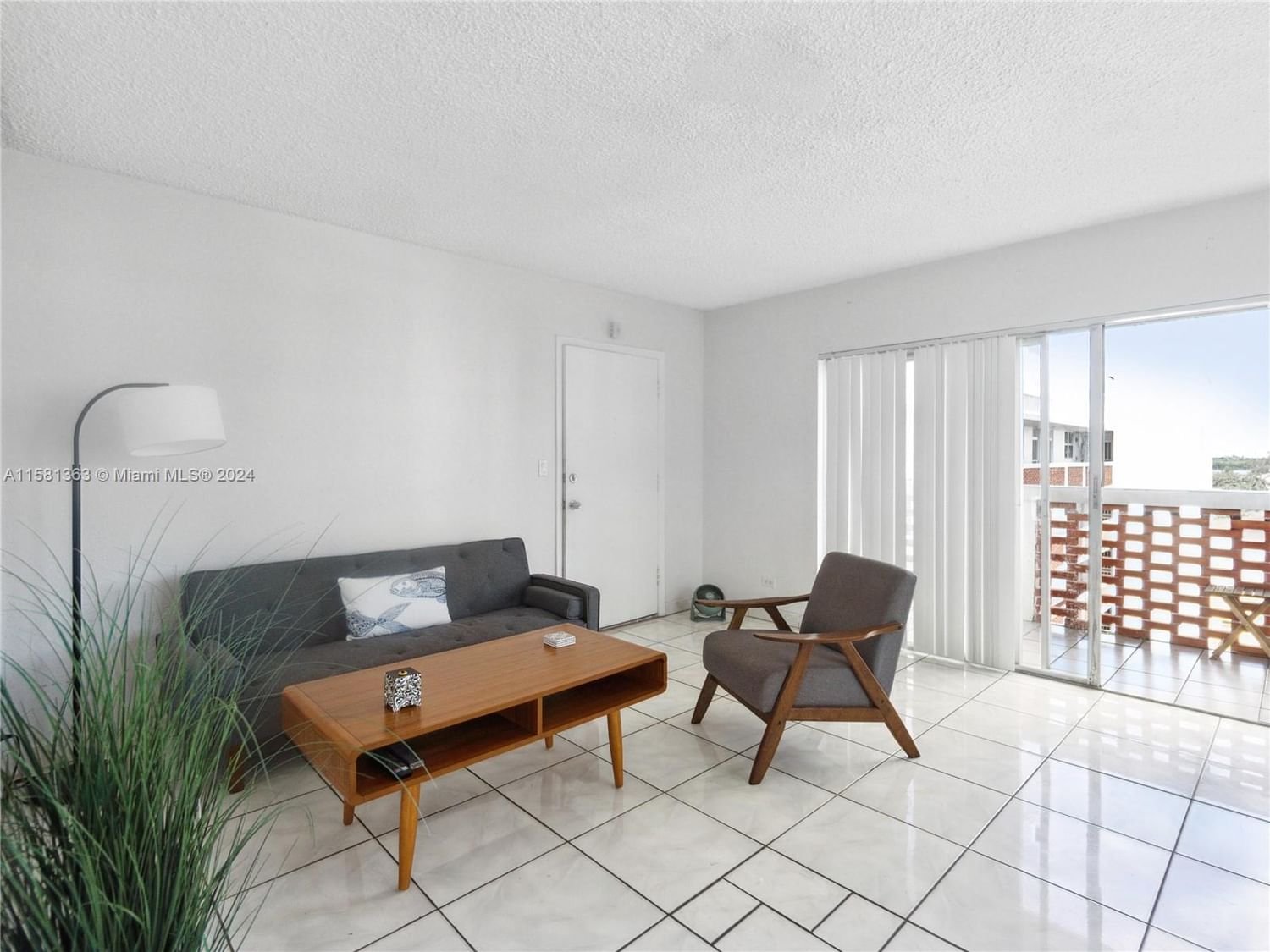 Real estate property located at 3660 166th St #816, Miami-Dade County, EASTERN SHORES WHITE HOUS, North Miami Beach, FL