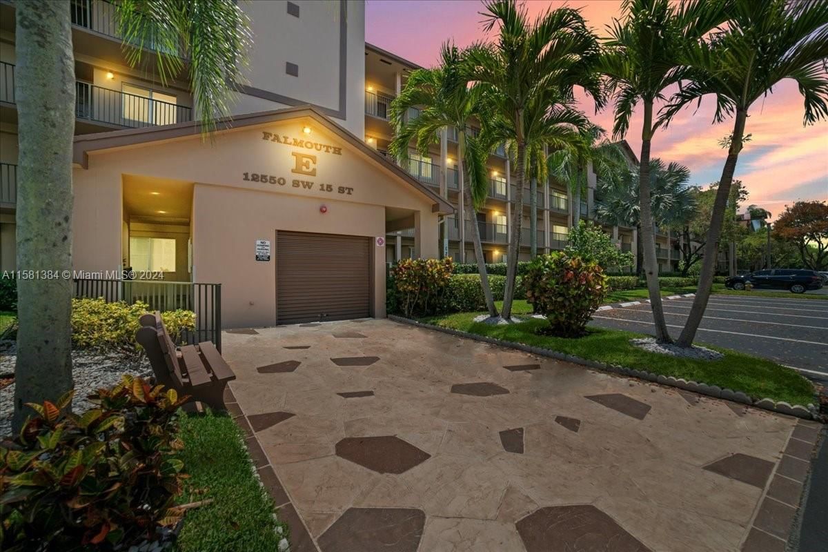 Real estate property located at 12550 15th St #312E, Broward, FALMOUTH AT CENTURY VILLA, Pembroke Pines, FL