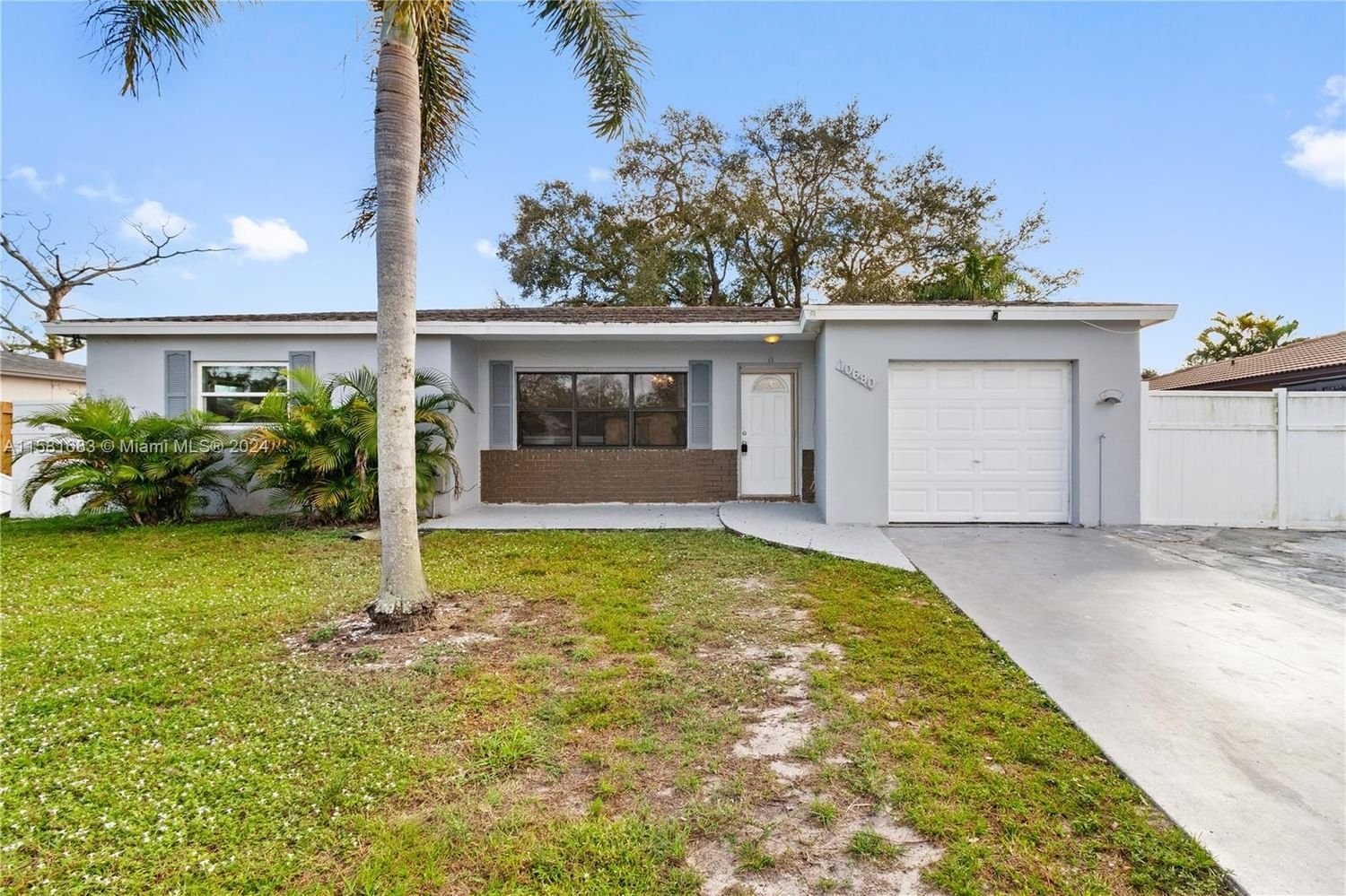 Real estate property located at 10680 Ember St, Palm Beach County, HOLIDAY CITY AT BOCA RATO, Boca Raton, FL