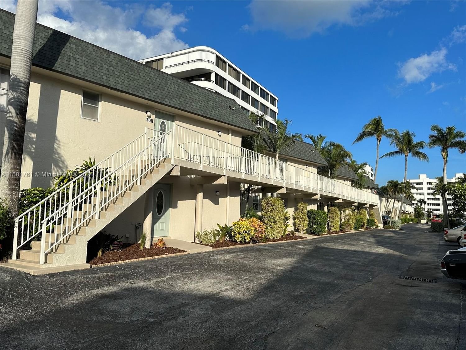 Real estate property located at 3601 Ocean Blvd #406, Palm Beach County, BARBICAN CONDO, South Palm Beach, FL