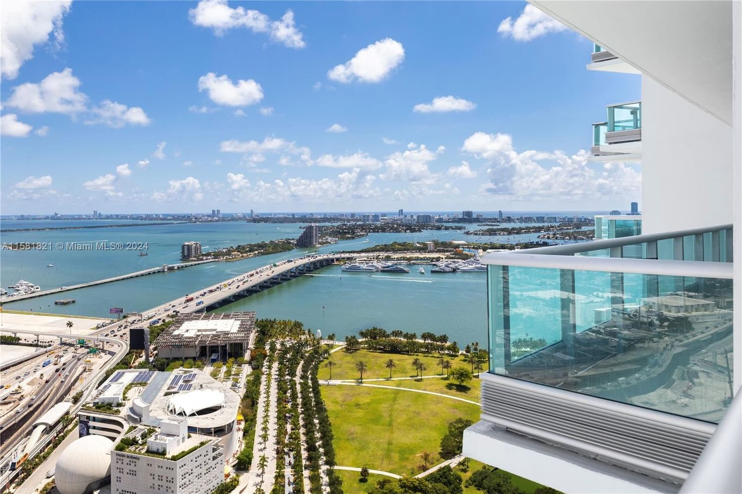 Real estate property located at 900 Biscayne Blvd #4210, Miami-Dade County, 900 BISCAYNE BAY CONDO, Miami, FL