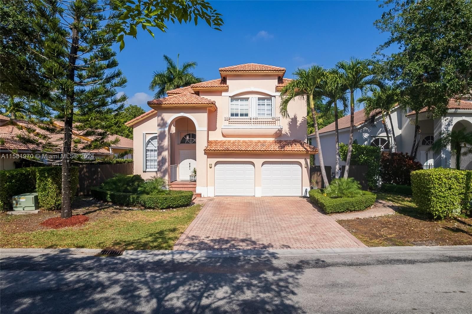 Real estate property located at 5878 111th Ave, Miami-Dade County, DORAL ISLES-ANTILLES, Doral, FL