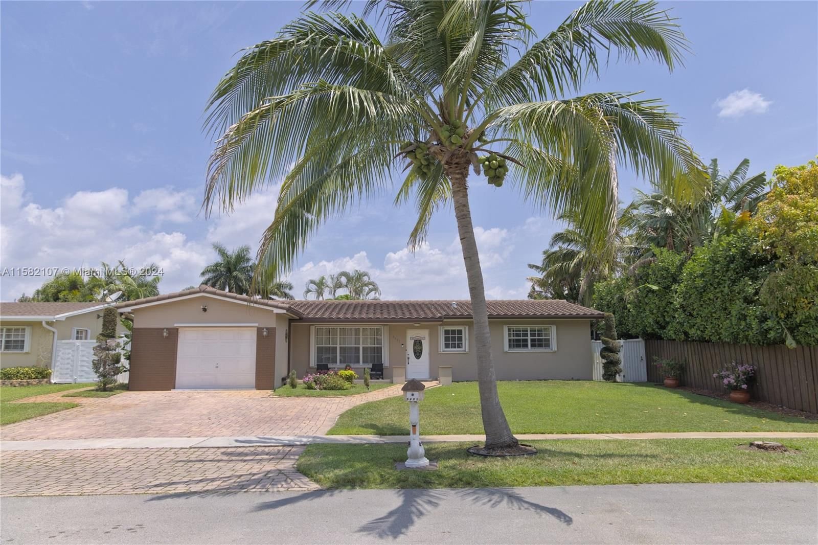 Real estate property located at 9401 3rd St, Broward County, PASADENA LAKES SOUTH, Pembroke Pines, FL