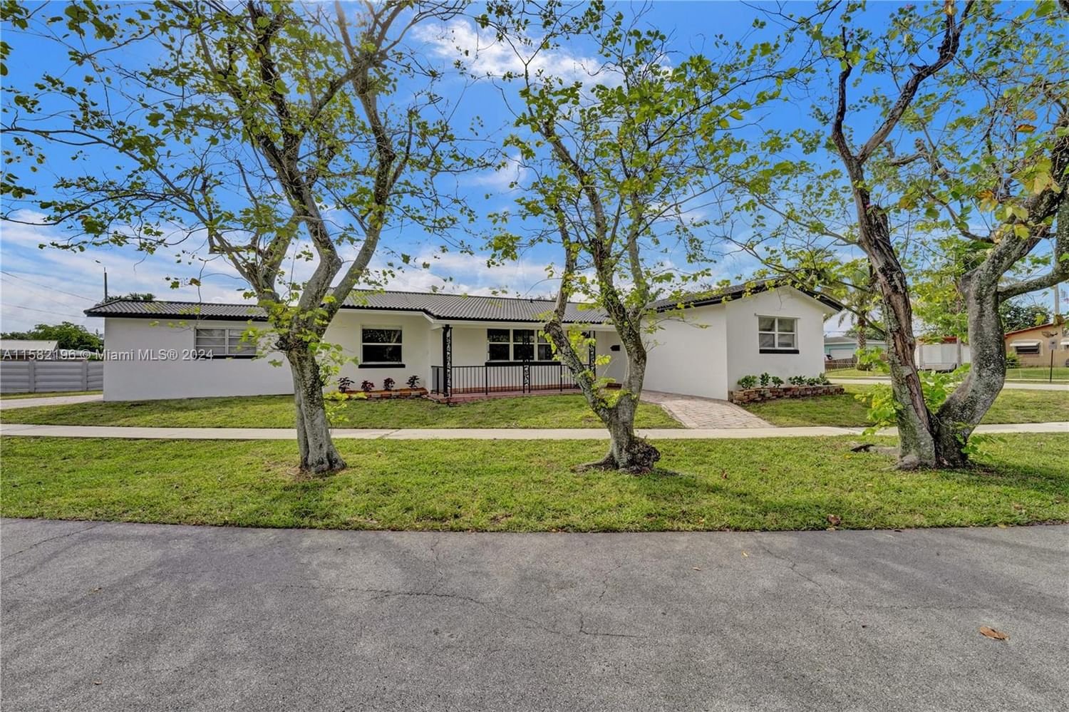 Real estate property located at 1001 Yale Dr, Broward County, HOLLYWOOD HILLS, Hollywood, FL