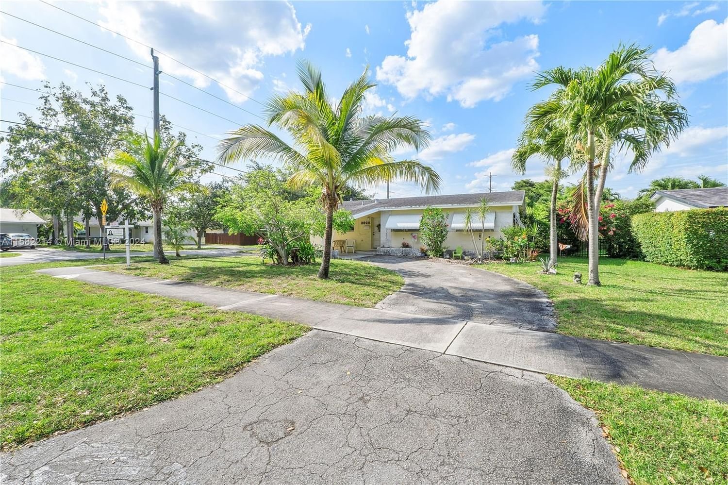 Real estate property located at 3925 Roosevelt St, Broward County, HOLLYWOOD HILLS, Hollywood, FL