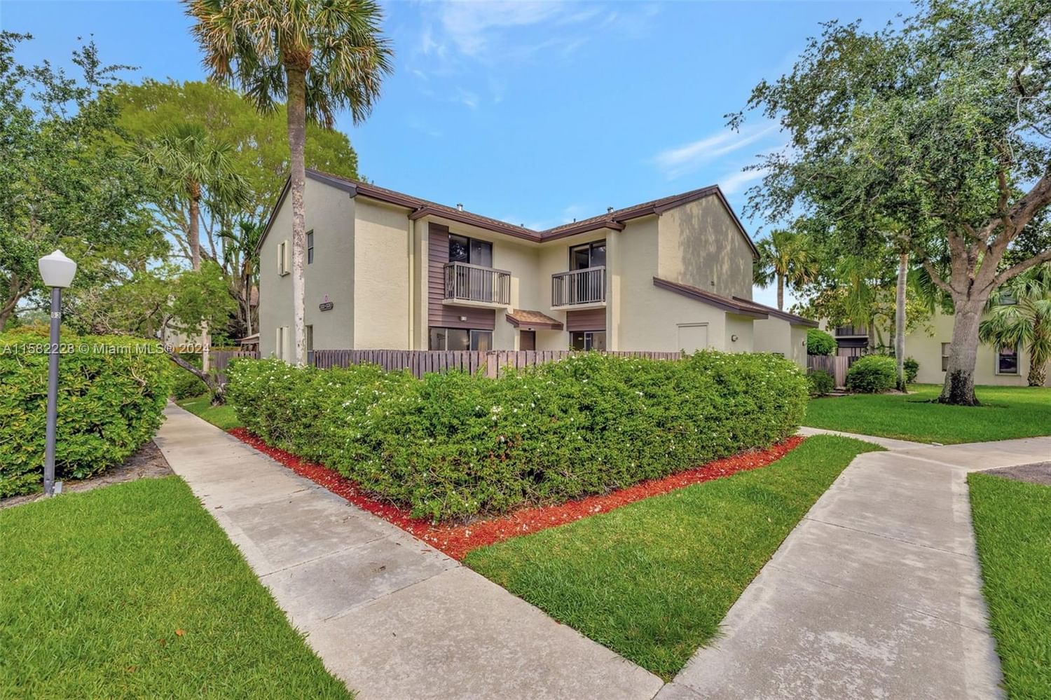 Real estate property located at 3335 Cocoplum Cir #33122, Broward County, KARANDA VILLAGE I-A CONDO, Coconut Creek, FL