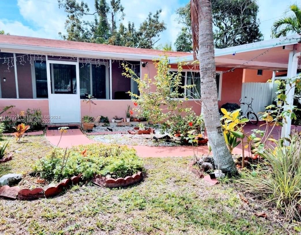Real estate property located at 1330 203rd St, Miami-Dade County, MANSIONETTE HOMES SEC 2, Miami, FL