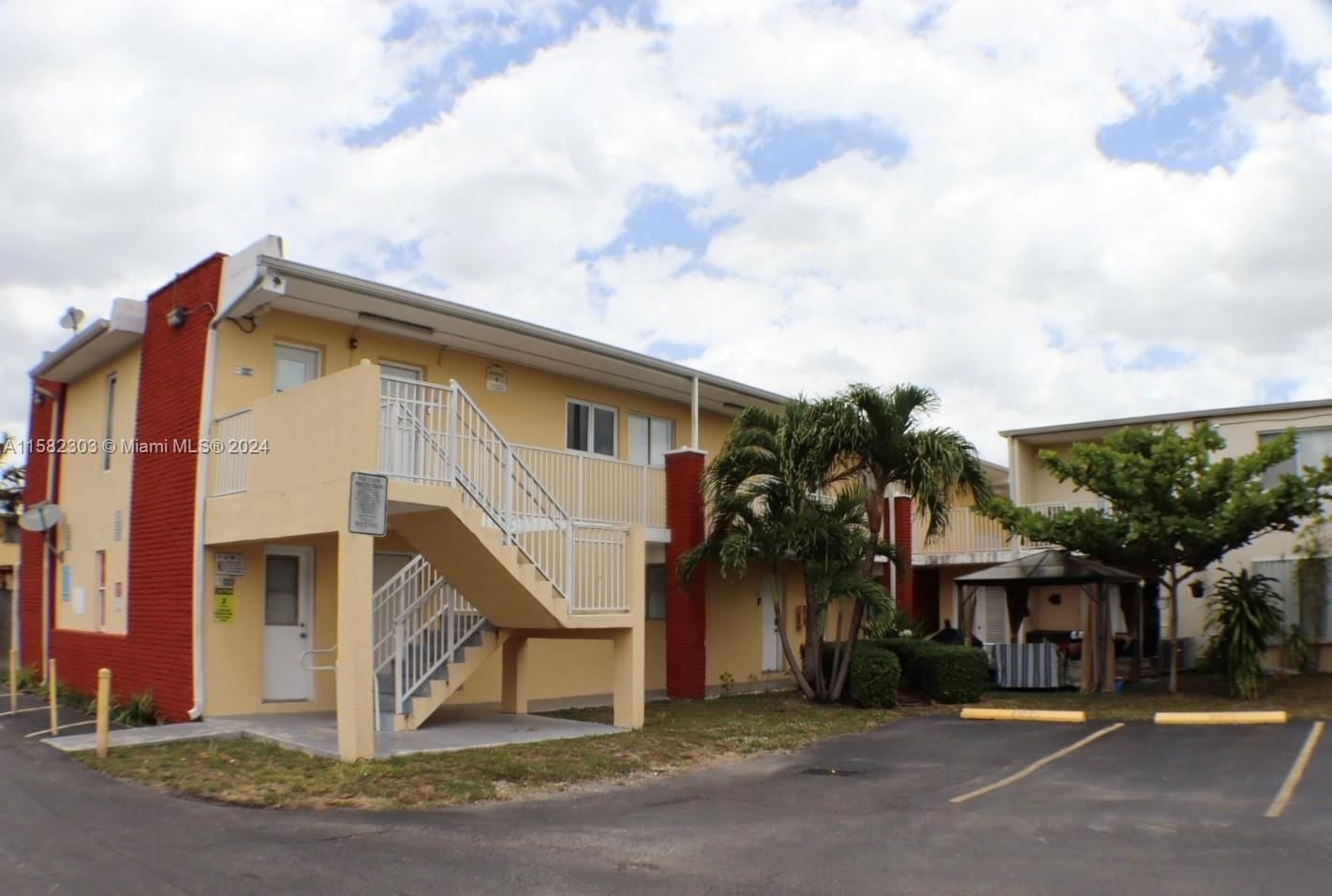 Real estate property located at 1255 49th Pl D204, Miami-Dade County, COURTYARDS II CONDO, Hialeah, FL