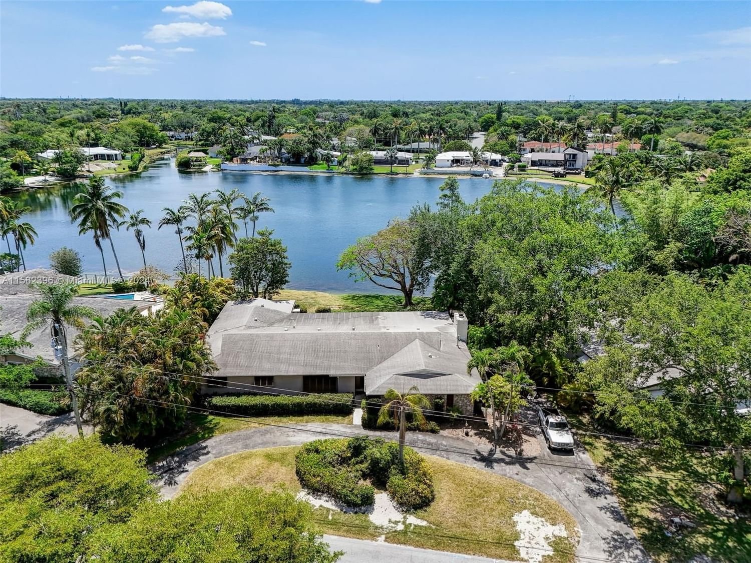 Real estate property located at 13700 70 Ave, Miami-Dade County, TANGLEWOOD LAKE, Palmetto Bay, FL