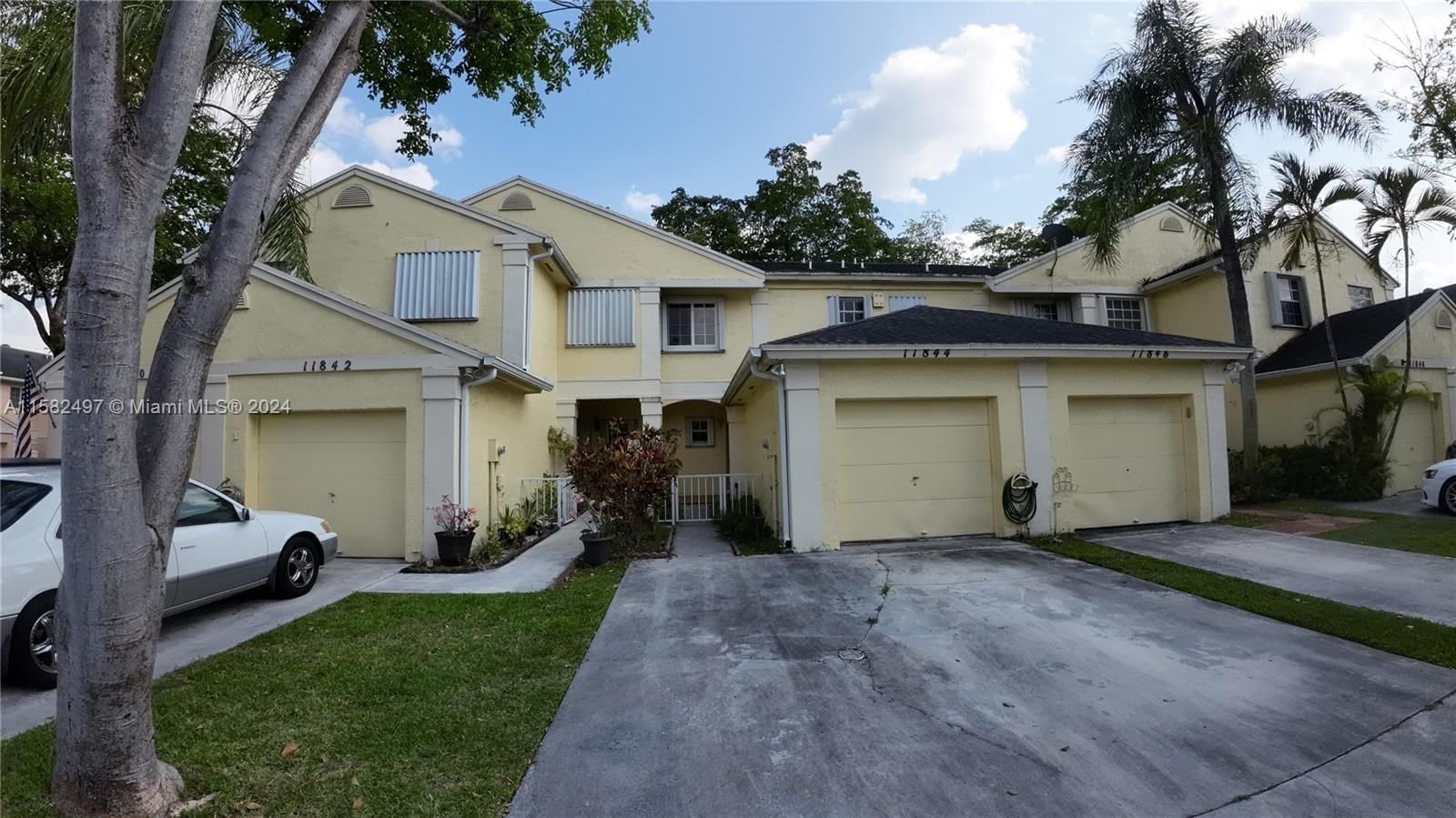 Real estate property located at 11844 97th Ter, Miami-Dade County, AMARETTO 1ST ADDN, Miami, FL