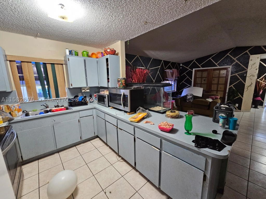 Real estate property located at 725 19th Ter, Broward, Liberty Park, Fort Lauderdale, FL