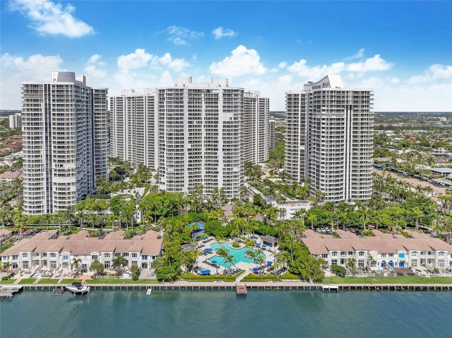 Real estate property located at 21150 Point Pl #1704, Miami-Dade County, ATLANTIC II AT THE POINT, Aventura, FL