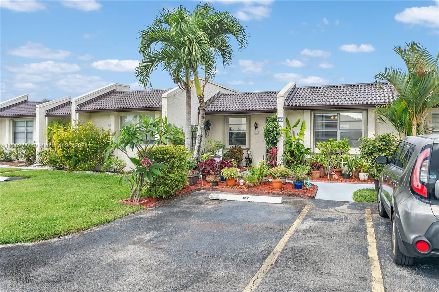 Real estate property located at 258 Lake Constance Dr, Palm Beach County, GOLDEN LAKES VILLAGE COND, West Palm Beach, FL