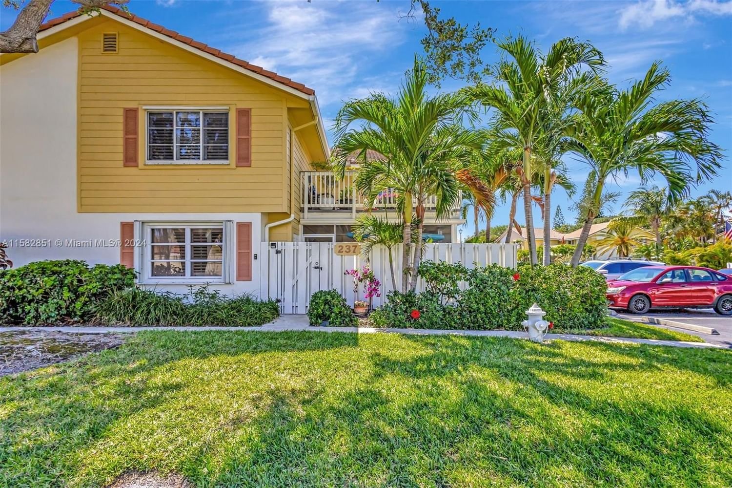 Real estate property located at 237 Seabreeze Cir, Palm Beach County, SEA BROOK PLACE CONDO, Jupiter, FL