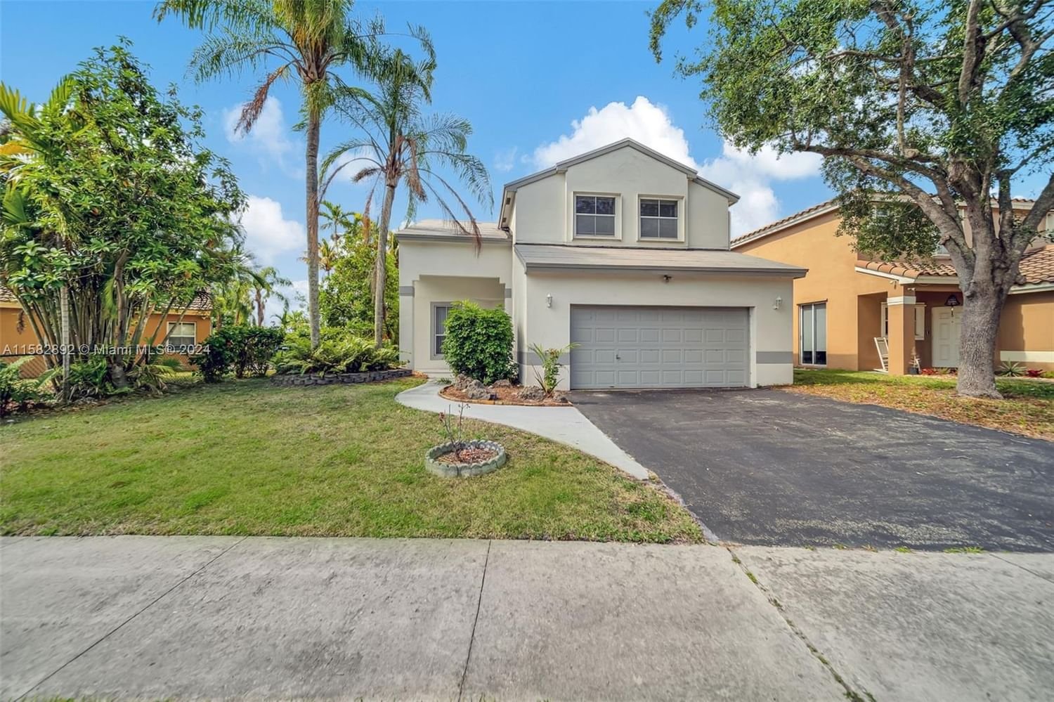 Real estate property located at 18470 19th St, Broward County, DIMENSIONS NORTH AT CHAPE, Pembroke Pines, FL