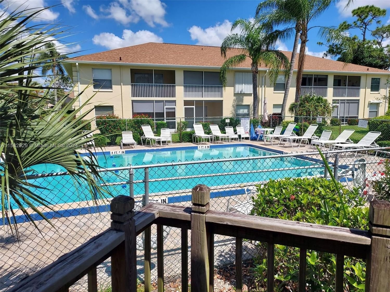 Real estate property located at 5761 Foxlake Drive Unit A-A Apartment #A-A, Lee County, FOXMOOR VILLAGE CON DO, Fort Myers, FL