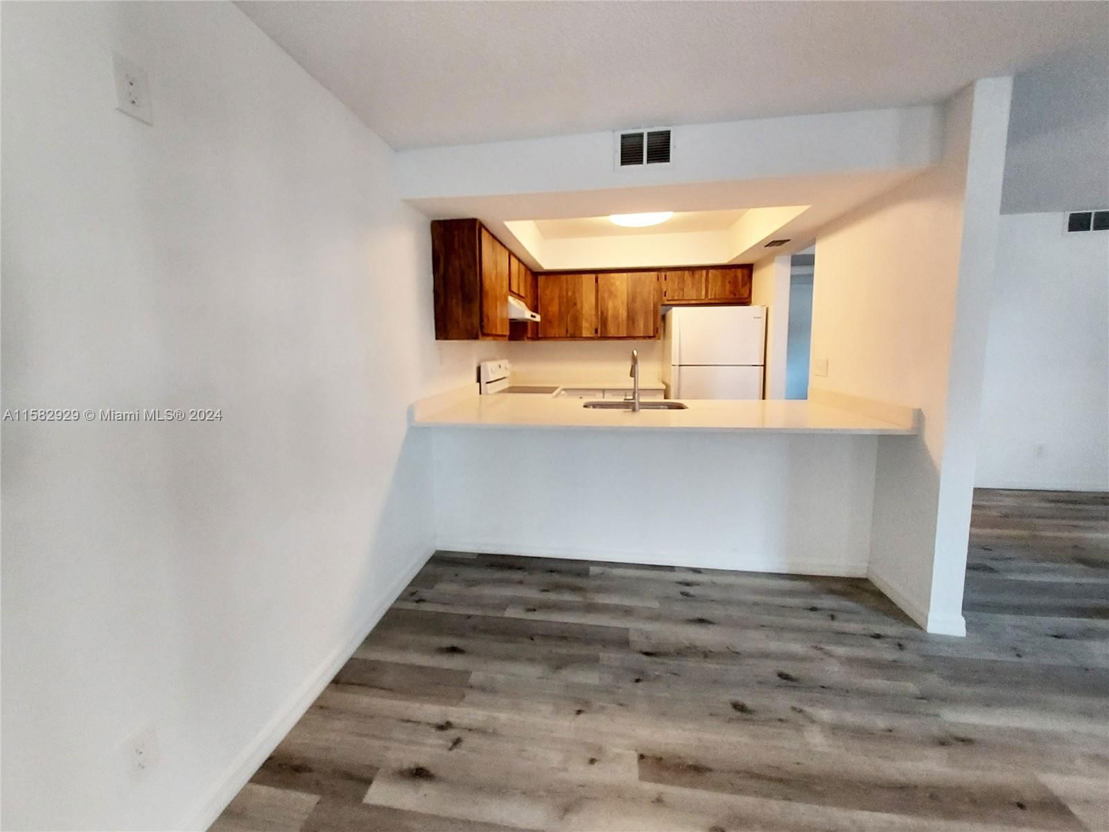 Real estate property located at 5761 Foxlake Dr Unit #A, Lee, Foxmoor Village Con Do, Other City - In The State Of Florida, FL
