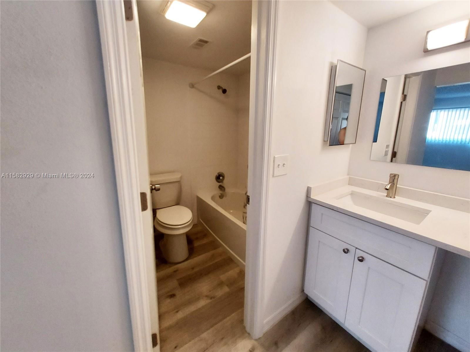 Real estate property located at 5761 Foxlake Dr Unit #A, Lee, Foxmoor Village Con Do, Other City - In The State Of Florida, FL