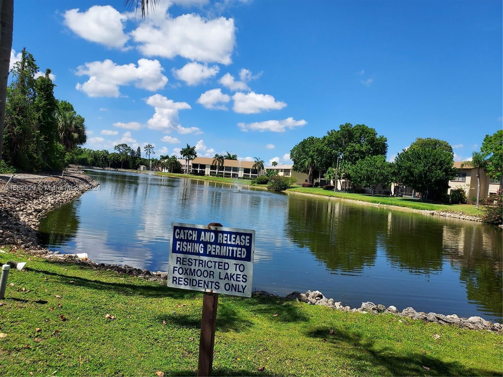Real estate property located at 5761 Foxlake Dr Unit #A, Lee, Foxmoor Village Con Do, Other City - In The State Of Florida, FL