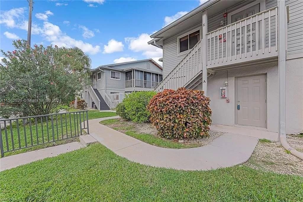 Real estate property located at 5761 Foxlake Dr Unit #A, Lee, Foxmoor Village Con Do, Other City - In The State Of Florida, FL