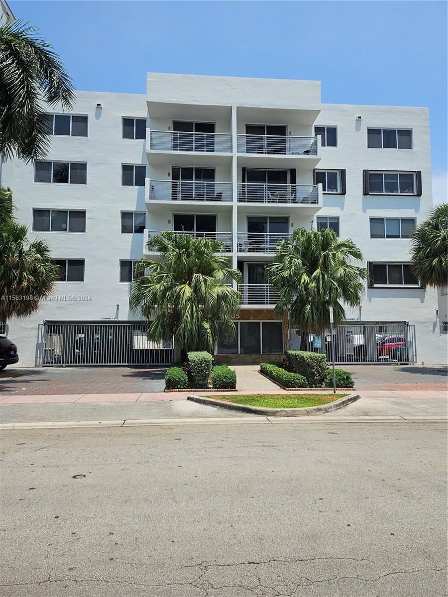 Real estate property located at 1605 Bay Rd #406, Miami-Dade County, BAY POINT EAST CONDO, Miami Beach, FL