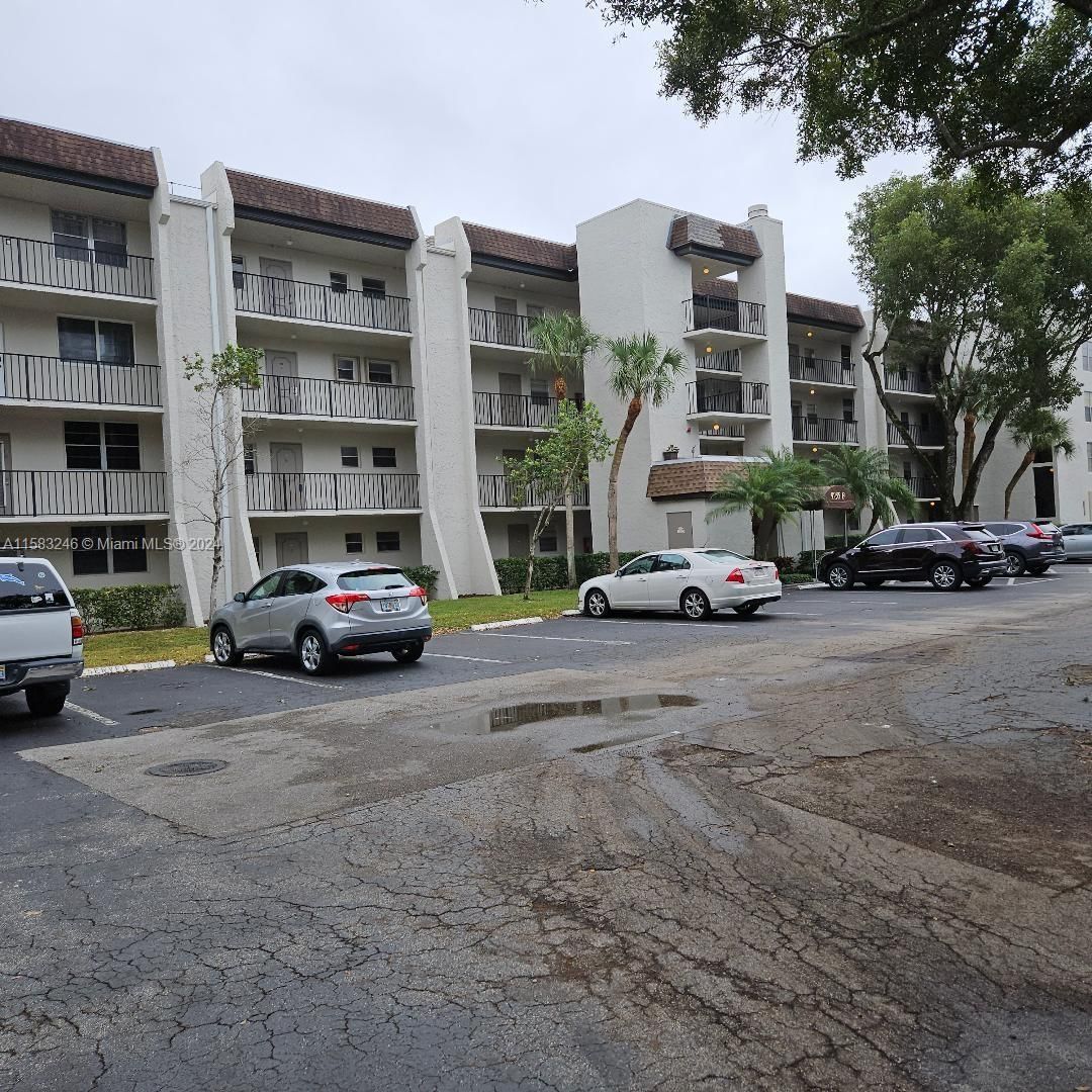 Real estate property located at 9235 Lagoon Pl #405, Broward County, POINCIANA 10 PINE ISLAND, Davie, FL