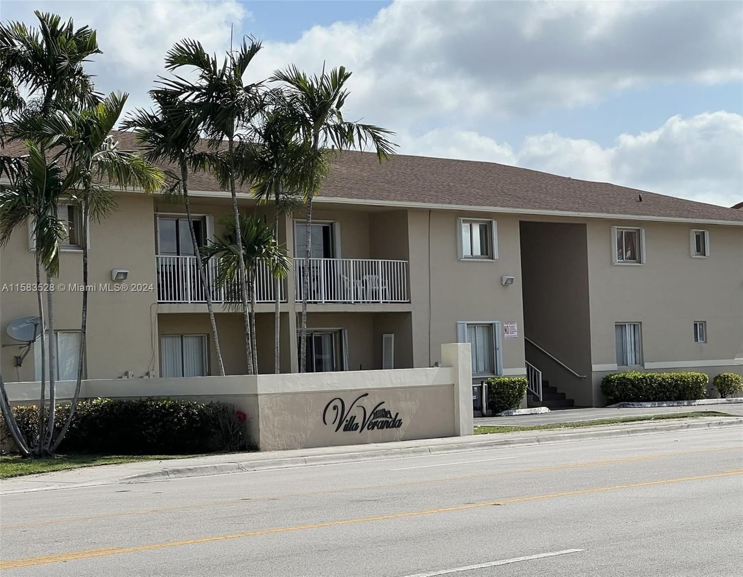 Real estate property located at 3051 76th St D-212, Miami-Dade County, VILLA VERANDA CONDO, Hialeah, FL