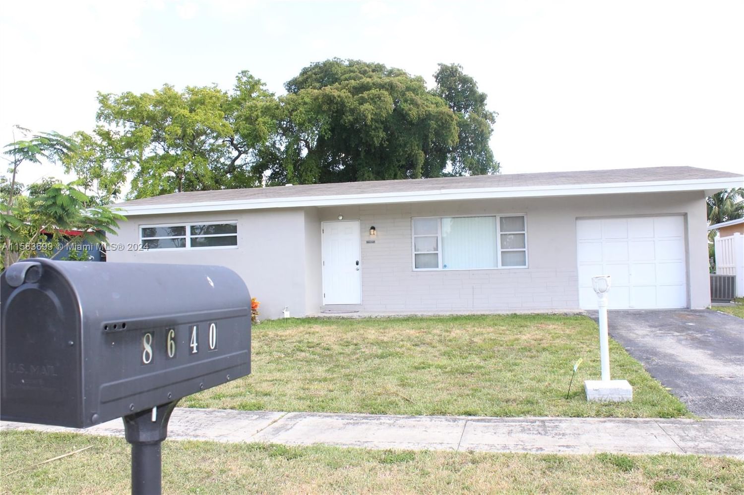 Real estate property located at 8640 27th Pl, Broward County, SUNRISE GOLF VILLAGE SEC, Sunrise, FL