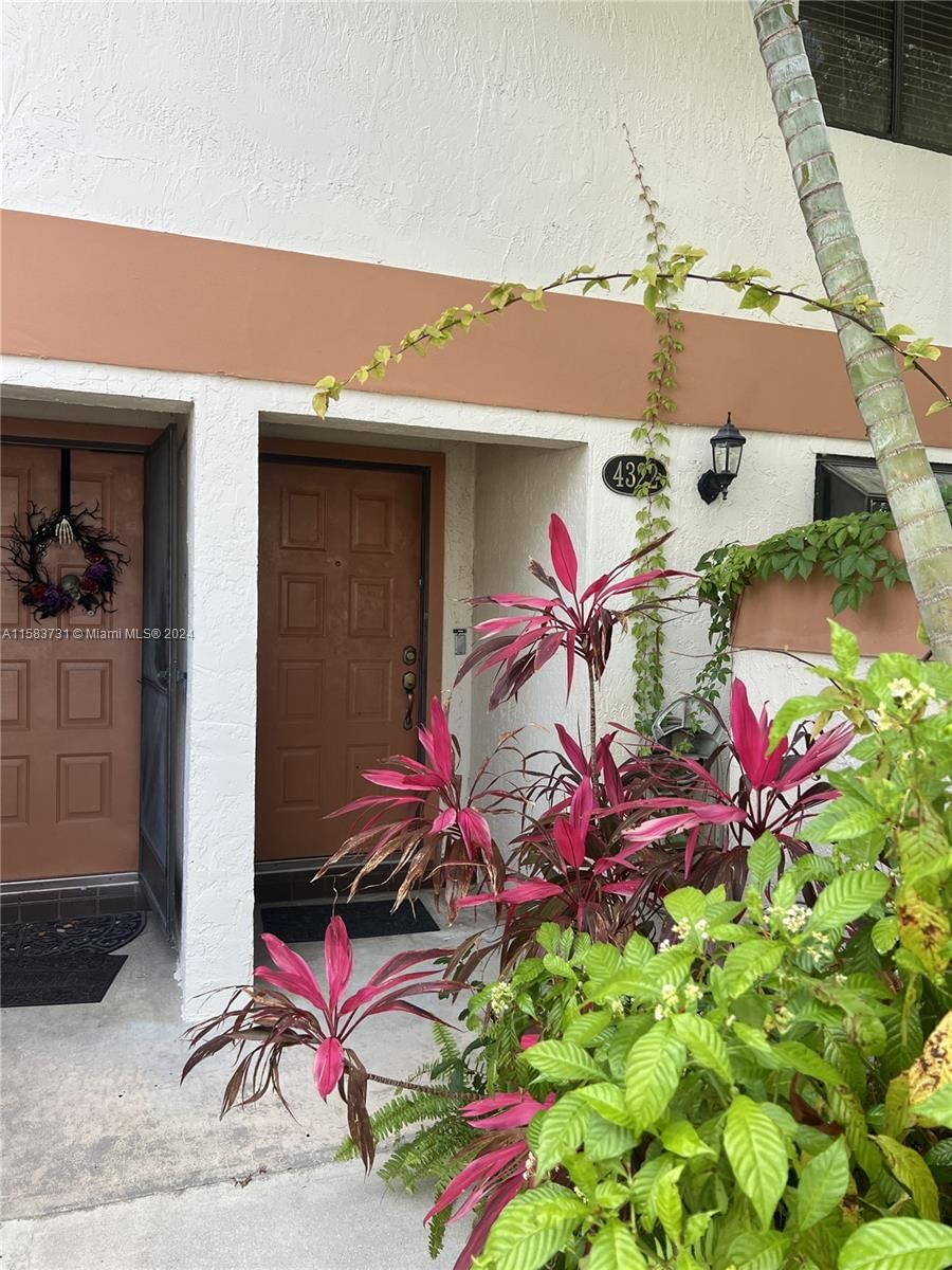 Real estate property located at 4322 70th Ter, Broward County, GLEN EDEN AT DAVIE, Davie, FL