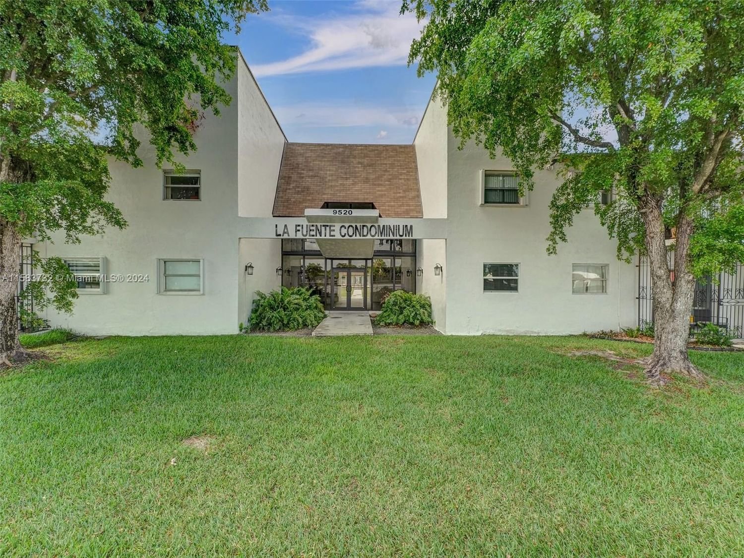 Real estate property located at 9520 8th St #222, Miami-Dade County, LA FUENTE CONDO, Miami, FL